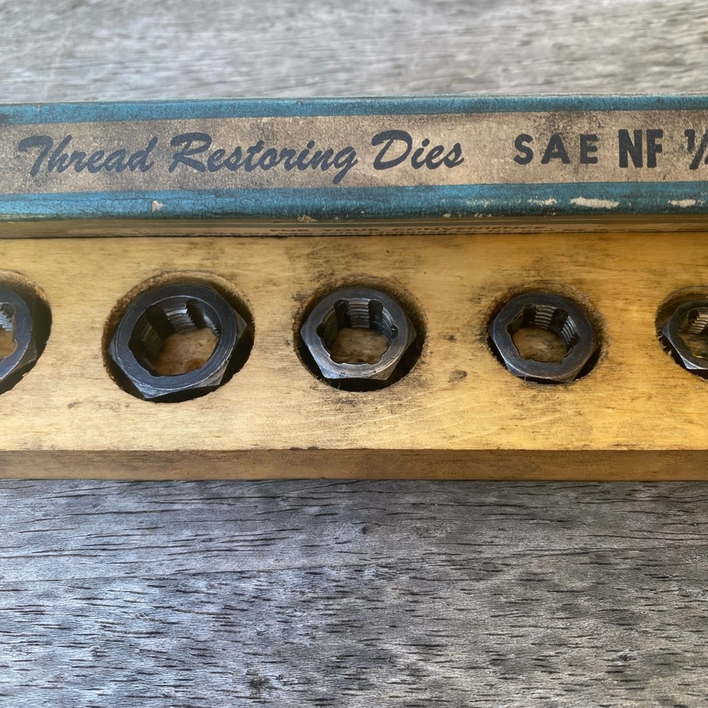 Snap Nut Size Rethreader Set - Black and Gold - Picture 4 of 8